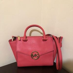 Like new in very good condition Michael Kors Selma Large Leather